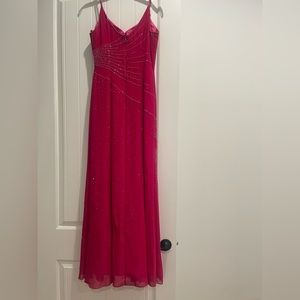 Magenta formal dress - Size 8 - Studio 17 - perfect for Mardi Gras! 💜 💛 💚